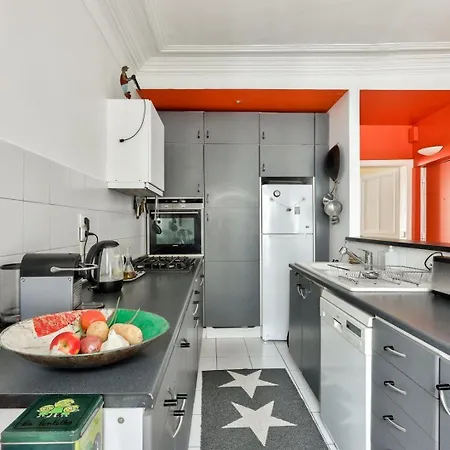 Chic Retreat, Marais Apartment *